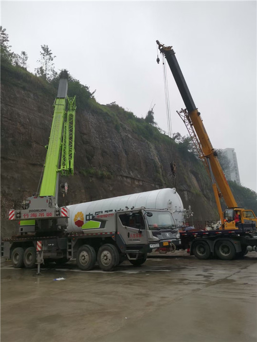 顺城区“不怕风雨冻”—— 吊车的 “恶劣环境适应” 技术